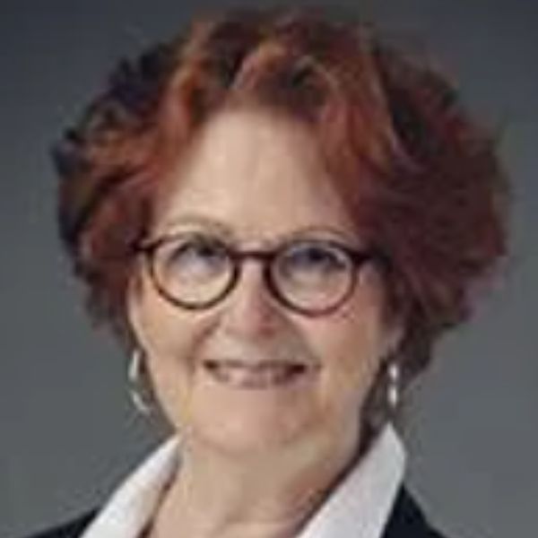 Carolyn 600x600