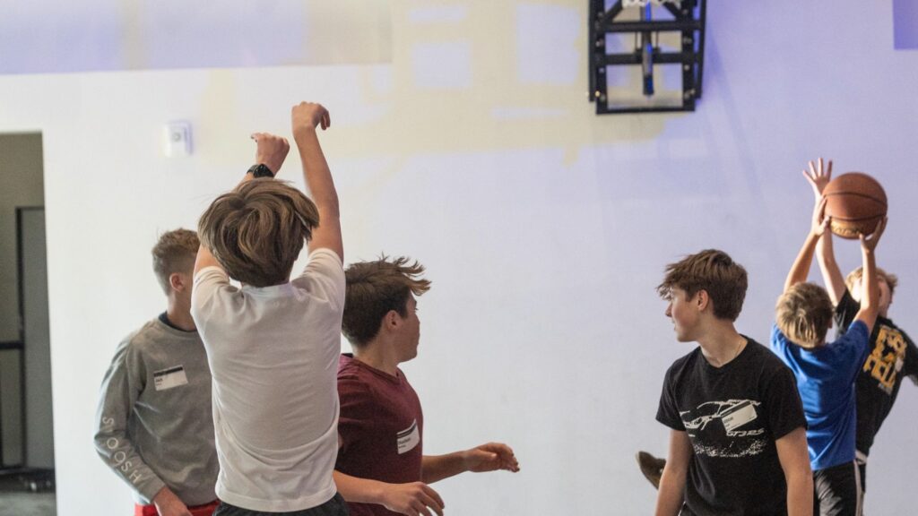 STUDENTSTHEHANGOUT_1920X1080_Basketball1