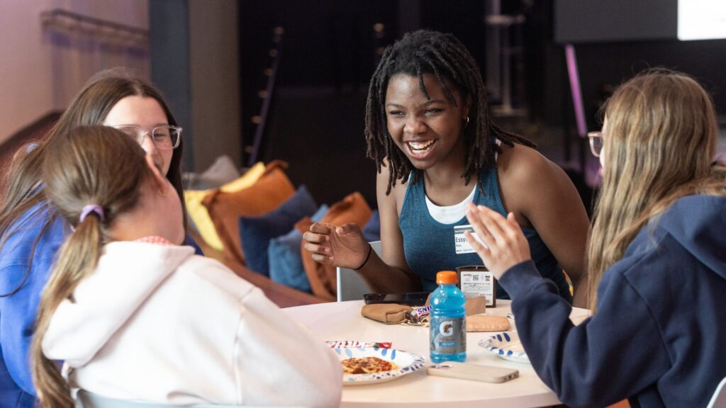STUDENTSTHEHANGOUT_1920X1080_Cafe1